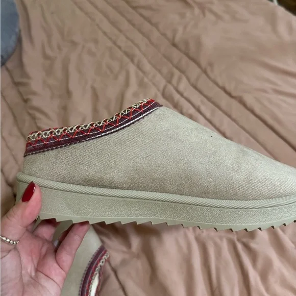 Hard bottom slippers - Picture 4 of 5